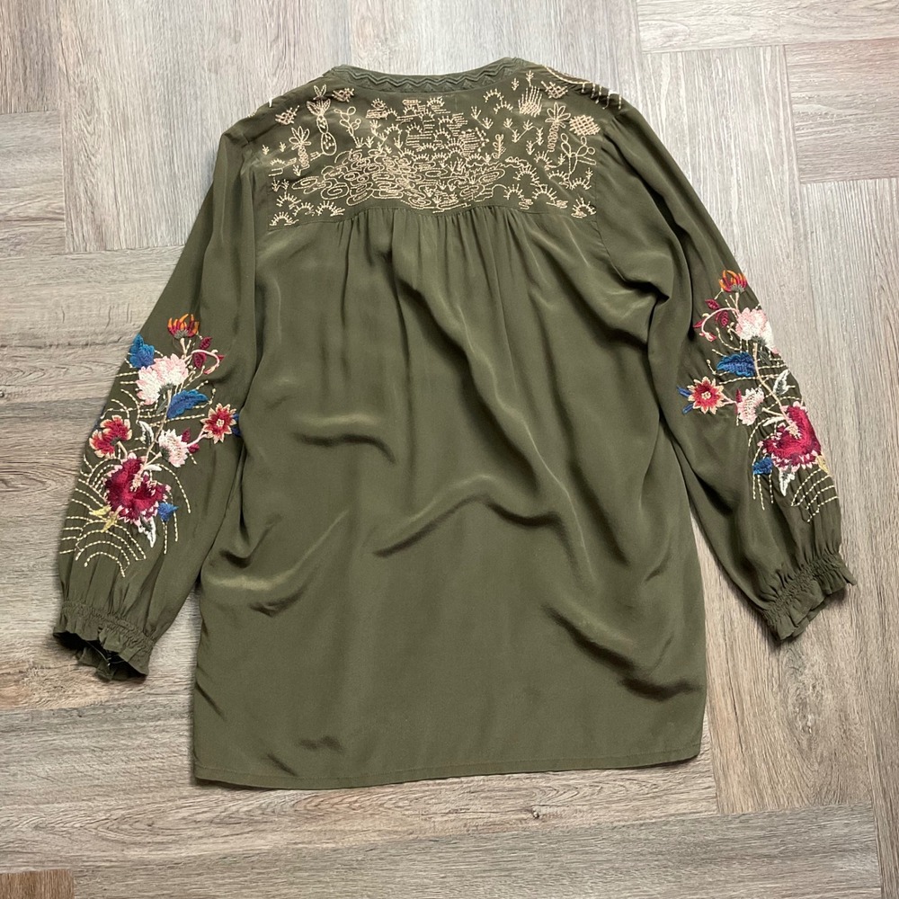 Johnny Was Workshop Blouse Womens XS Olive Green Floral Freja Silk Embroidered - Picture 2 of 8